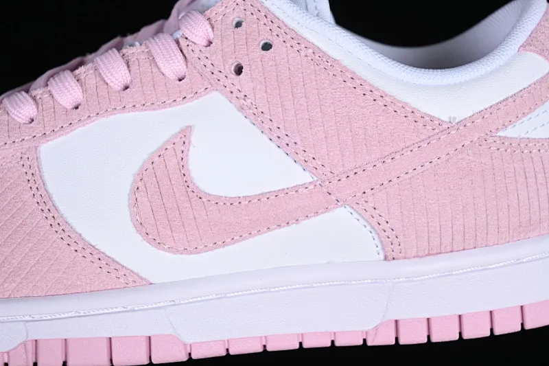 All categories Nk SB Dunk Series Nk SB Dunk Low low-top sneakers Cost-effective version Nk Dunk Low "Pink Corduroy" dirty pink corduroy SB low-top sports and leisure sneakers FN7167-100